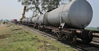 চাঁপাইনবাবগঞ্জে তেলবাহী ট্রেন লাইনচ্যুত